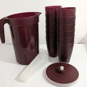 Tupperware pitcher and 2 cups, a couple of scratches in the pictures.